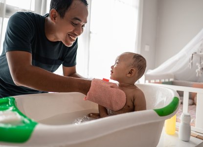 Toddler and dad bath