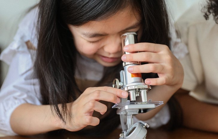 girl with microscope