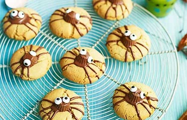 Spooky spider biscuits